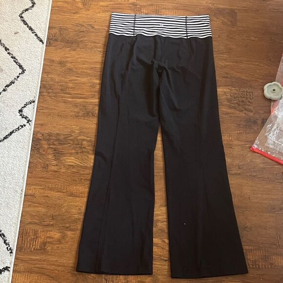 Lululemon Groove Pant II , 16” waist, piling - Picture 8 of 9